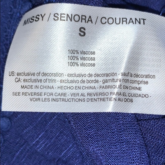 ⭐️🆕 Floral Boho Bell Sleeve Navy Top🌺 - Picture 5 of 8